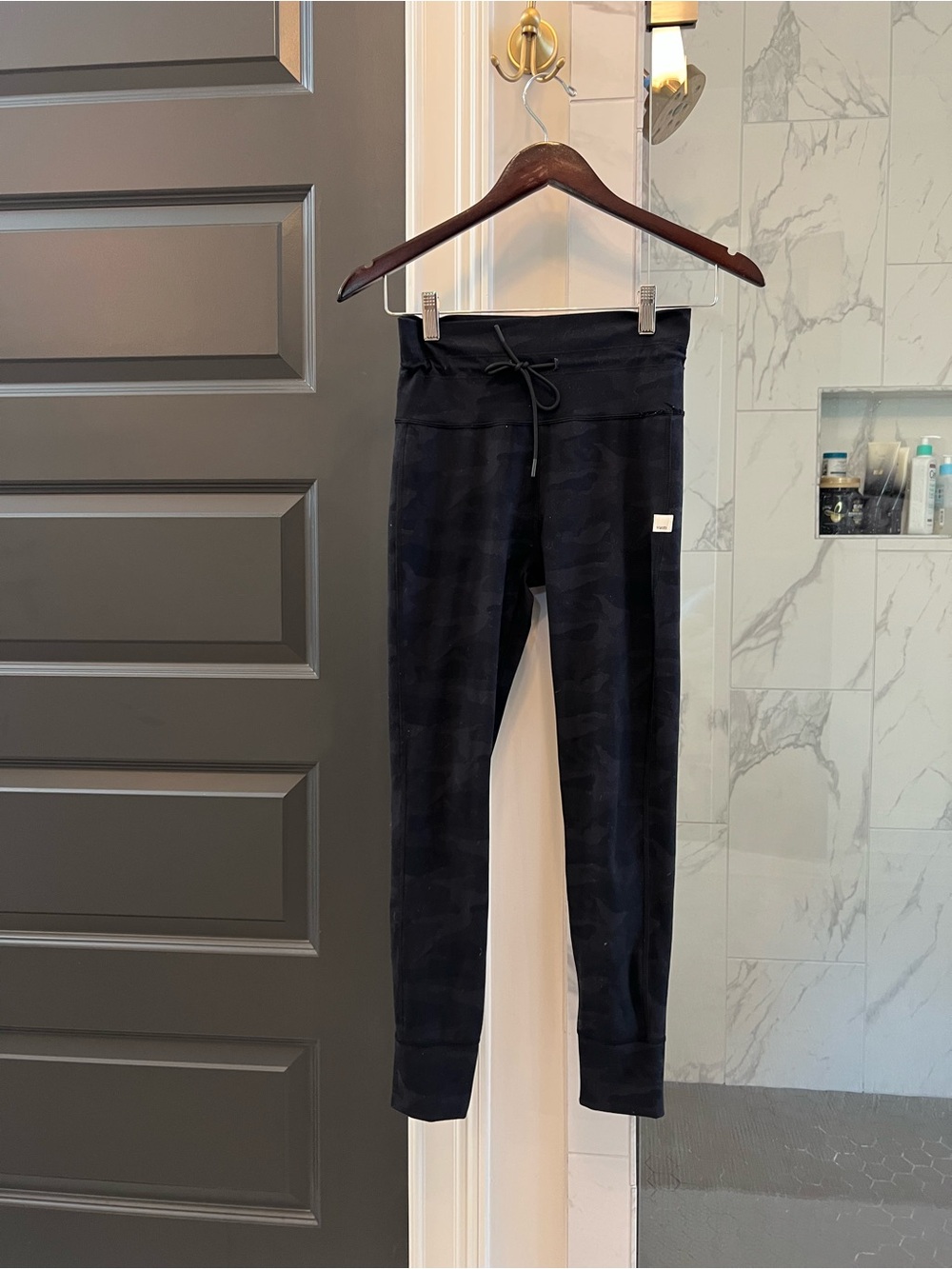 Vuori camo daily legging size small